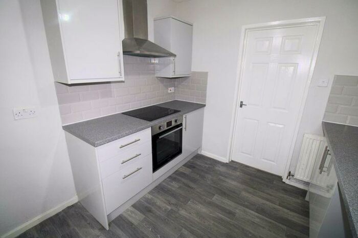 2 Bedroom End Of Terrace House To Rent In Stockwell Grove, Hull, HU9