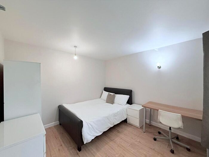4 Bedroom Semi-Detached House To Rent In Middleton Boulevard, NG8
