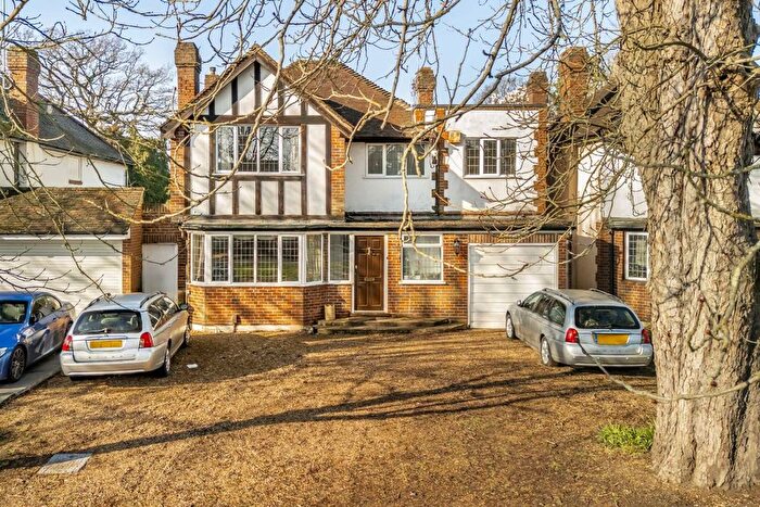 6 Bedroom Detached House For Sale In The Avenue, Sunbury-On-Thames, TW16