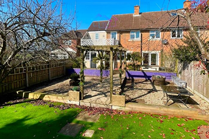 3 Bedroom Semi-Detached House For Sale In Pontefract, WF8