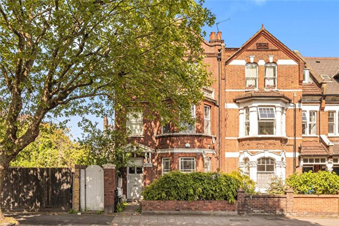 2 Bedroom Flat To Rent In Cavendish Road, London, SW12