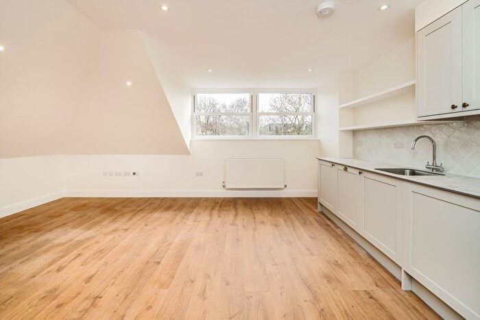 2 Bedroom Flat To Rent In Minster Road, West Hampstead, NW2