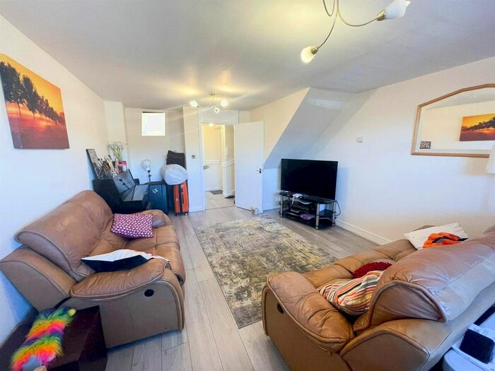 2 Bedroom Flat To Rent In Centurion Way, Purfleet, RM19