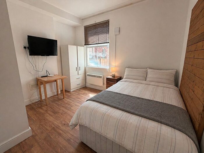 Studio To Rent In Widdenham Road, N7