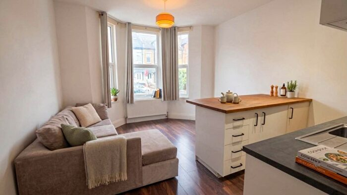 1 Bedroom Semi-Detached House To Rent In Tankerville Road, Streatham, SW16