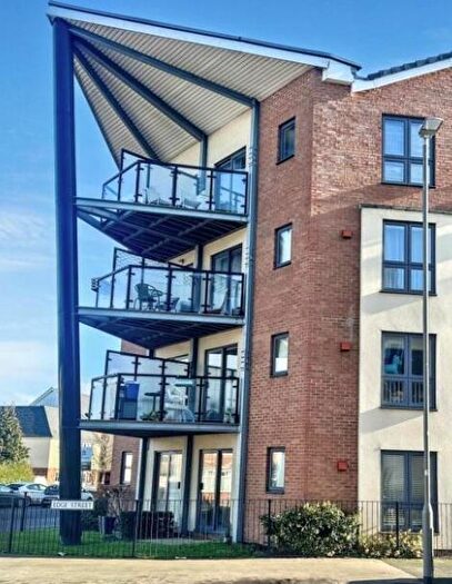 2 Bedroom Flat To Rent In Edge Street, Aylesbury, Bucks, HP19