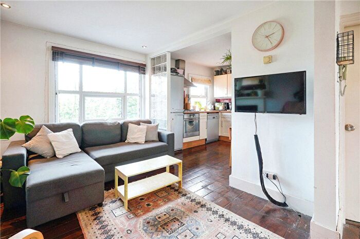2 Bedroom Flat For Sale In Falcon Road, Battersea, London, SW11