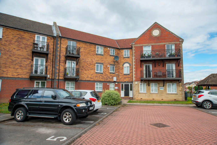 2 Bedroom Flat To Rent In Lancelot Court, HU9