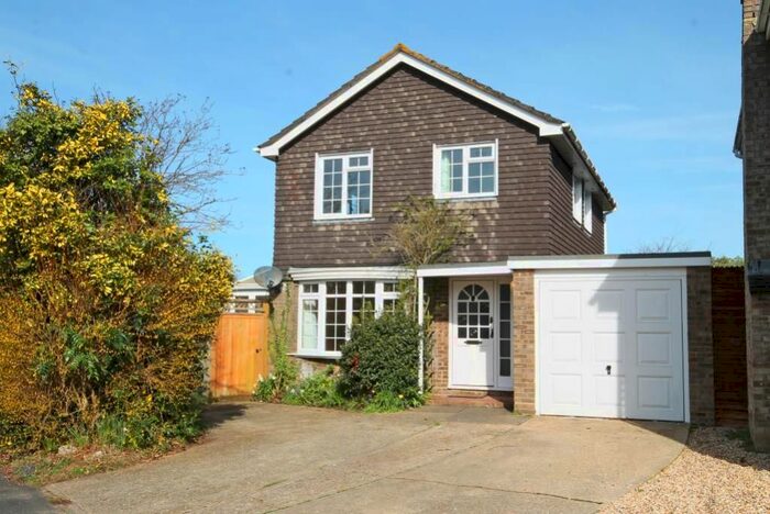 4 Bedroom Detached House To Rent In Samber Close, Lymington, Hampshire, SO41