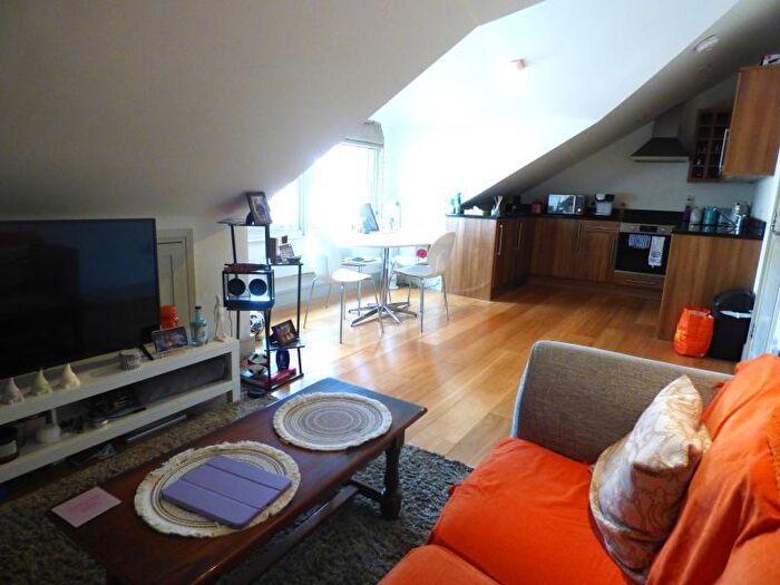 1 Bedroom Apartment To Rent In Gipsy Road, SE27