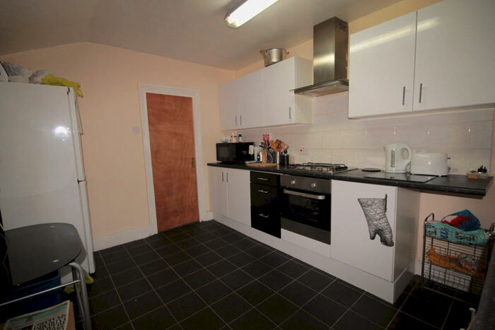 2 Bedroom Flat To Rent In Wakefield Street, East Ham, E6