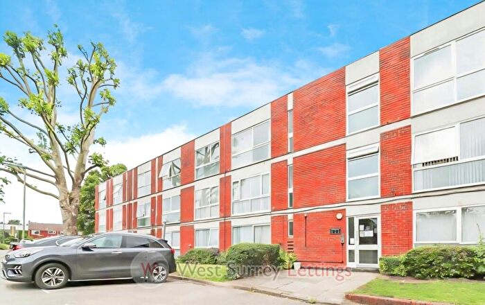 2 Bedroom Flat To Rent In Brantwood Court, West Byfleet, KT14