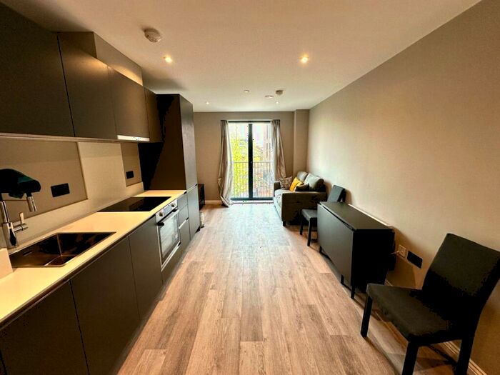 1 Bedroom Flat To Rent In Springwell Gardens, Whitehall Road, Leeds, LS12