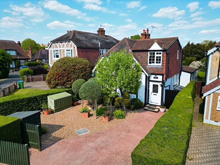 3 Bedroom Detached House For Sale In Molember Road, East Molesey, KT8
