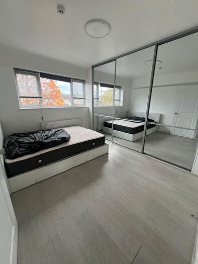 3 Bedroom Flat To Rent In Southend-On-Sea, SS2