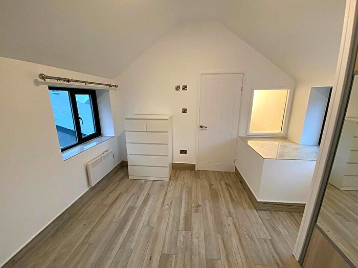 1 Bedroom Coach House To Rent In Corporation Road, Cardiff(City), CF11