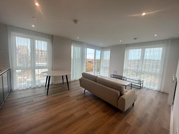 3 Bedroom Flat To Rent In Townsend Road, London, SE3