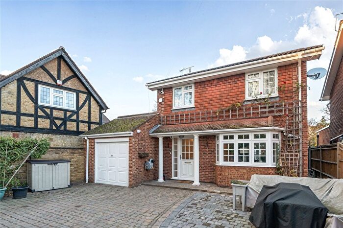 4 Bedroom Detached House For Sale In Beecot Lane, Walton-On-Thames, KT12