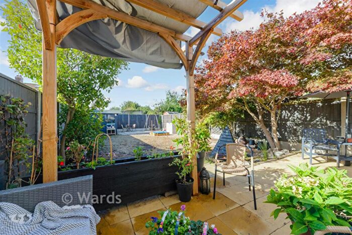 3 Bedroom Semi-Detached House For Sale In Camdale Road, London, SE18