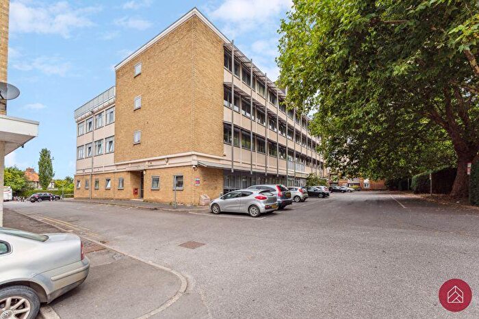 1 Bedroom Flat For Sale In Between Towns Road, Oxford, OX4