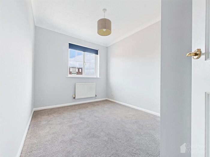 4 Bedroom End Of Terrace House To Rent In Fairfield Way, Stevenage, SG1