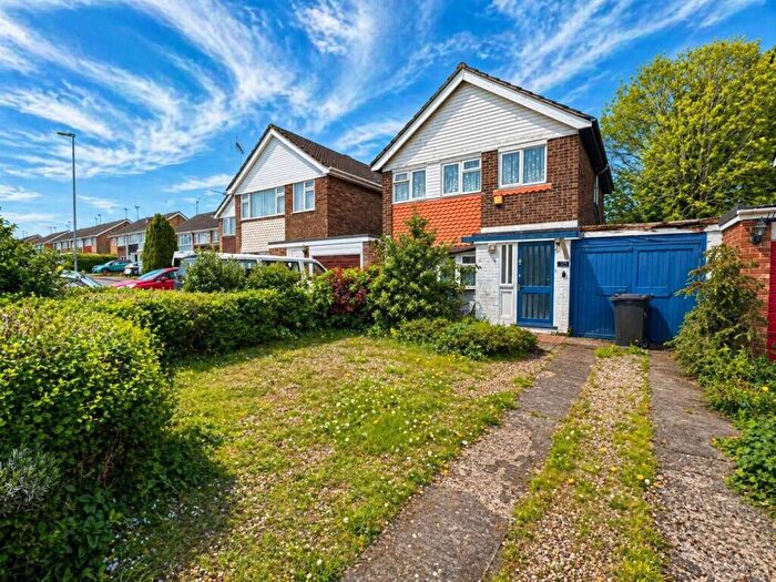 3 Bedroom Link Detached House For Sale In Oaks Drive, Higham Ferrers, NN10