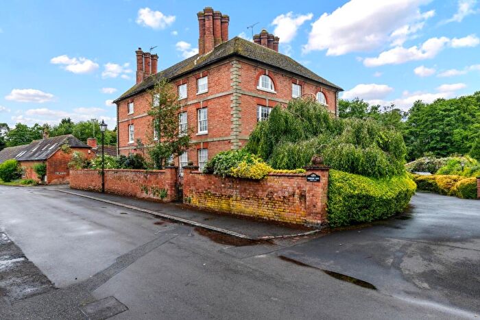 3 Bedroom Flat For Sale In Sherborne House, Vicarage Lane, Sherborne, CV35