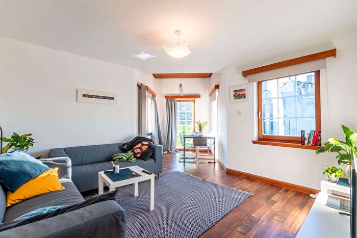 2 Bedroom Flat To Rent In Sheriff Bank, Edinburgh, EH6