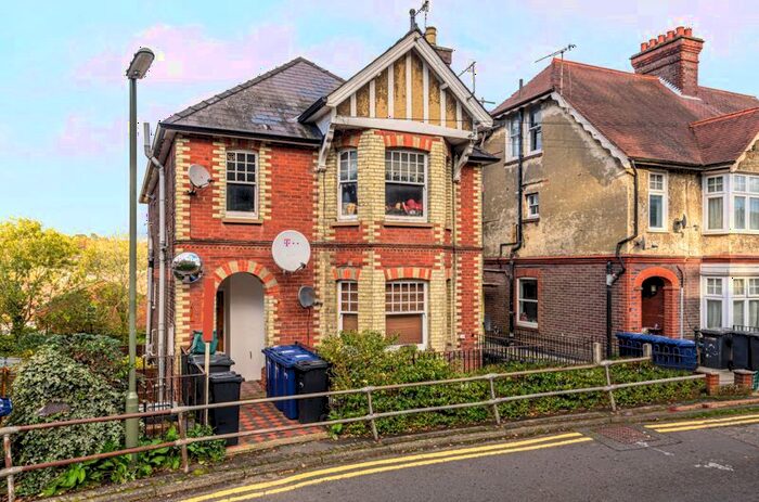 1 Bedroom Studio To Rent In Croft Road, Godalming, GU7