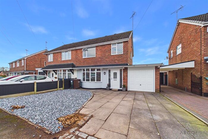 3 Bedroom Semi-Detached House For Sale In Limewood Close, Blythe Bridge, Stoke-On-Trent, ST11