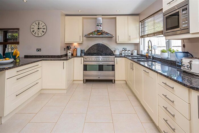 4 Bedroom Detached House For Sale In Lower Dunton Road, Bulphan, Upminster, RM14