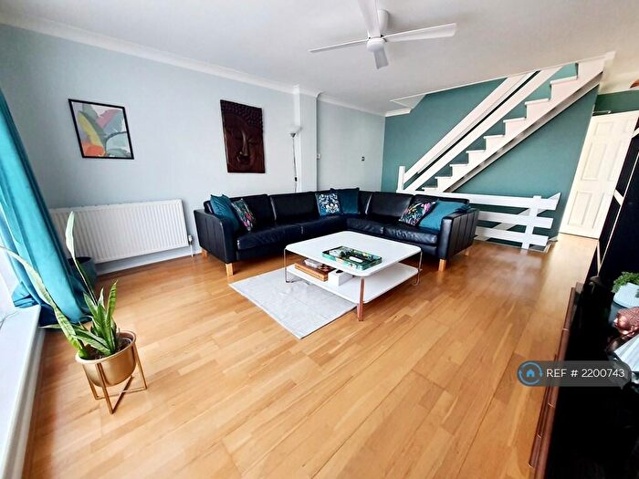 3 Bedroom Terraced House To Rent In Goldstone Lane, Hove, BN3