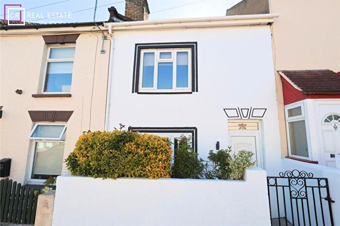 3 Bedroom Terraced House For Sale In Gardiner Street, Gillingham, ME7