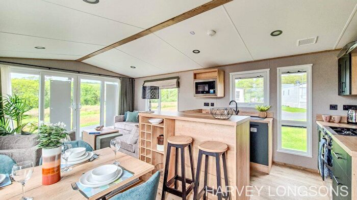 2 Bedroom Park Home For Sale In Hedley Wood Holiday Park, EX22