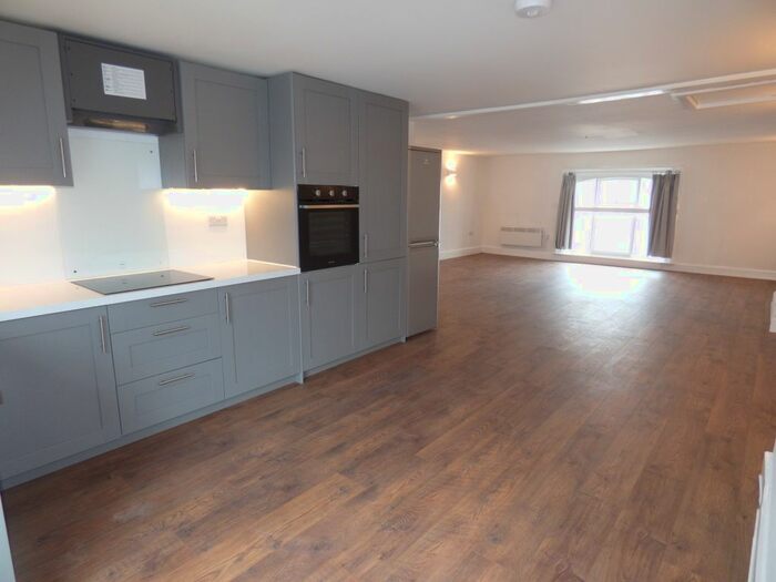 2 Bedroom Maisonette To Rent In Queen Street, Newton Abbot, TQ12