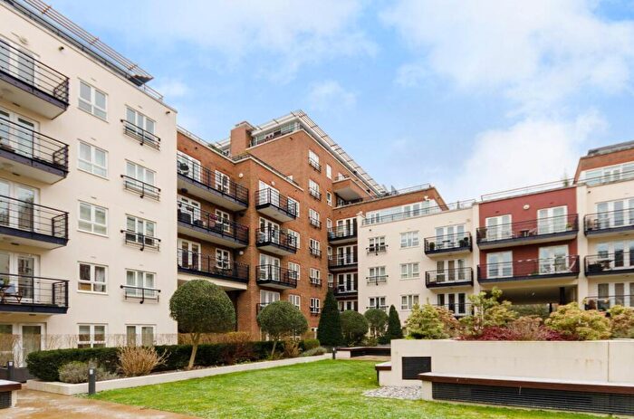 2 Bedroom Flat To Rent In Royal Quarter, Kingston, Kingston Upon Thames, KT2