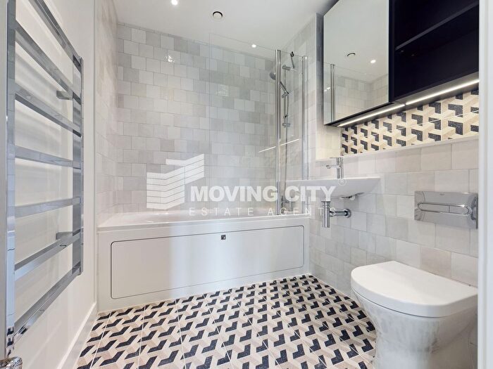 2 Bedroom Flat To Rent In The Arches, Frogmore Avenue, WD17