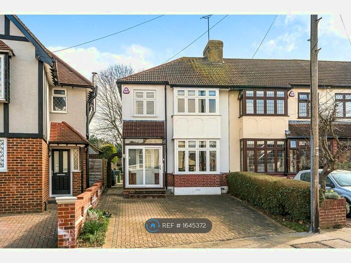 3 Bedroom End Of Terrace House To Rent In Patricia Drive, Hornchurch, RM11
