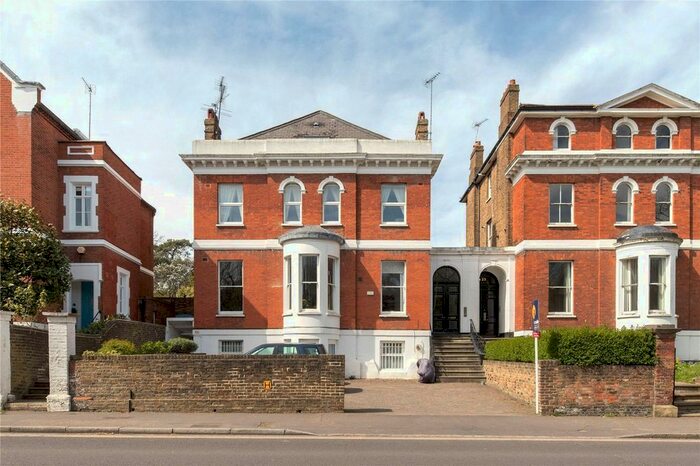 3 Bedroom Flat To Rent In Queens Road, Richmond, Surrey, TW10