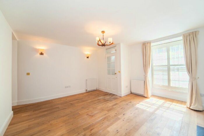 2 Bedroom Flat To Rent In Cumberland Street, New Town, Edinburgh, EH3