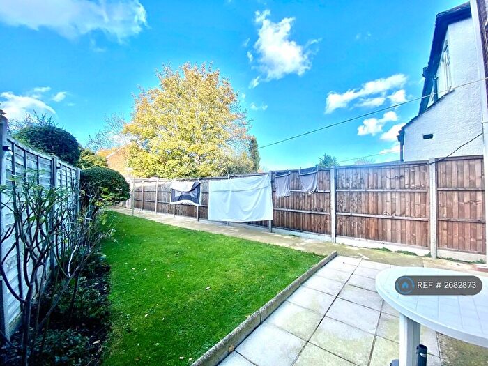 3 Bedroom Detached House To Rent In Warden Avenue, Harrow, HA2