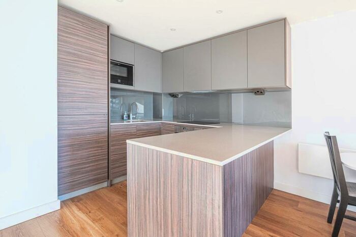 2 Bedroom Flat To Rent In Beaufort Square, Colindale, London, NW9