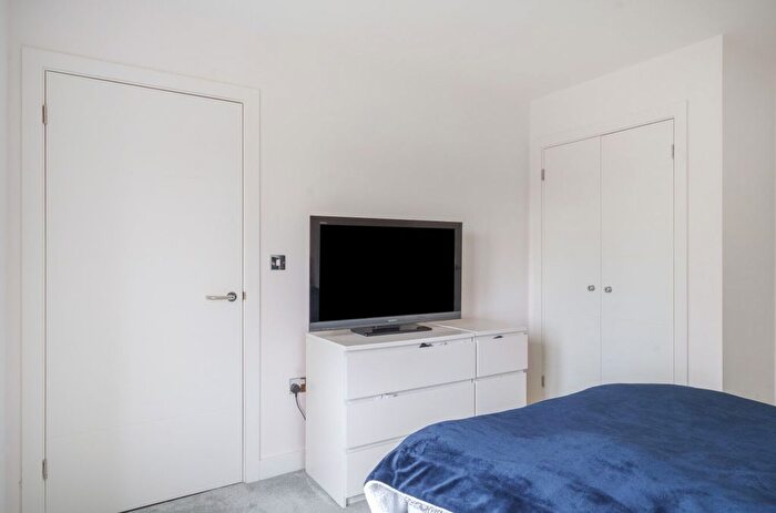 1 Bedroom Flat For Sale In King William Close, Chichester, PO19