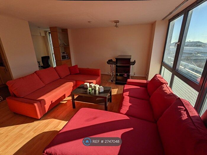 2 Bedroom Flat To Rent In Holm Street, Glasgow, G2