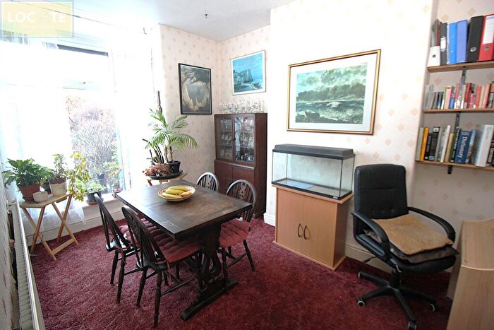 3 Bedroom Semi-Detached House For Sale In Whitelake Avenue, Flixton, M41