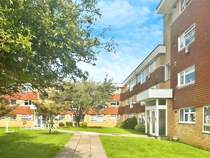 2 Bedroom Apartment For Sale In College Gardens, Worthing, West Sussex, BN11