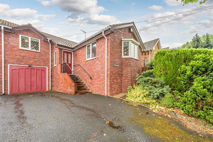 3 Bedroom Detached House For Sale In Springfield Avenue, Stourbridge, DY9