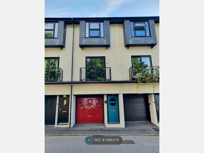 3 Bedroom Terraced House To Rent In Burley Court, Falmouth, TR11