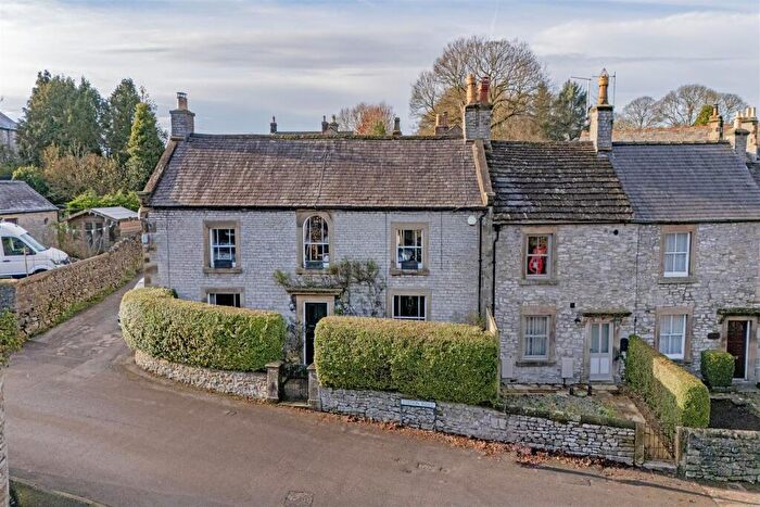 3 Bedroom Link Detached House For Sale In Station Road, Great Longstone, Bakewell, DE45