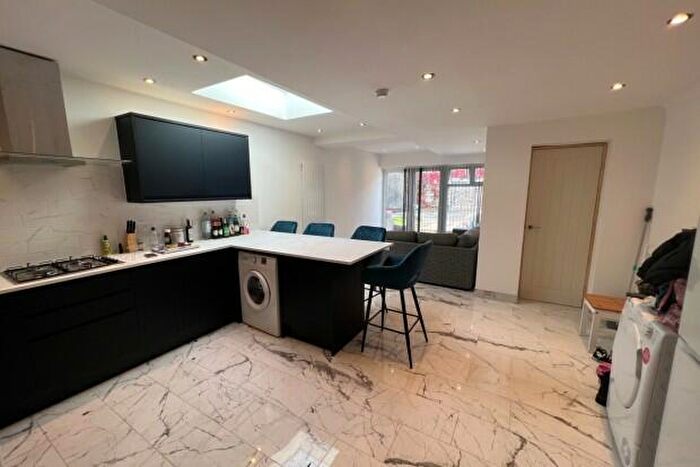 6 Bedroom Terraced House To Rent In Richard Street Cardiff, CF24